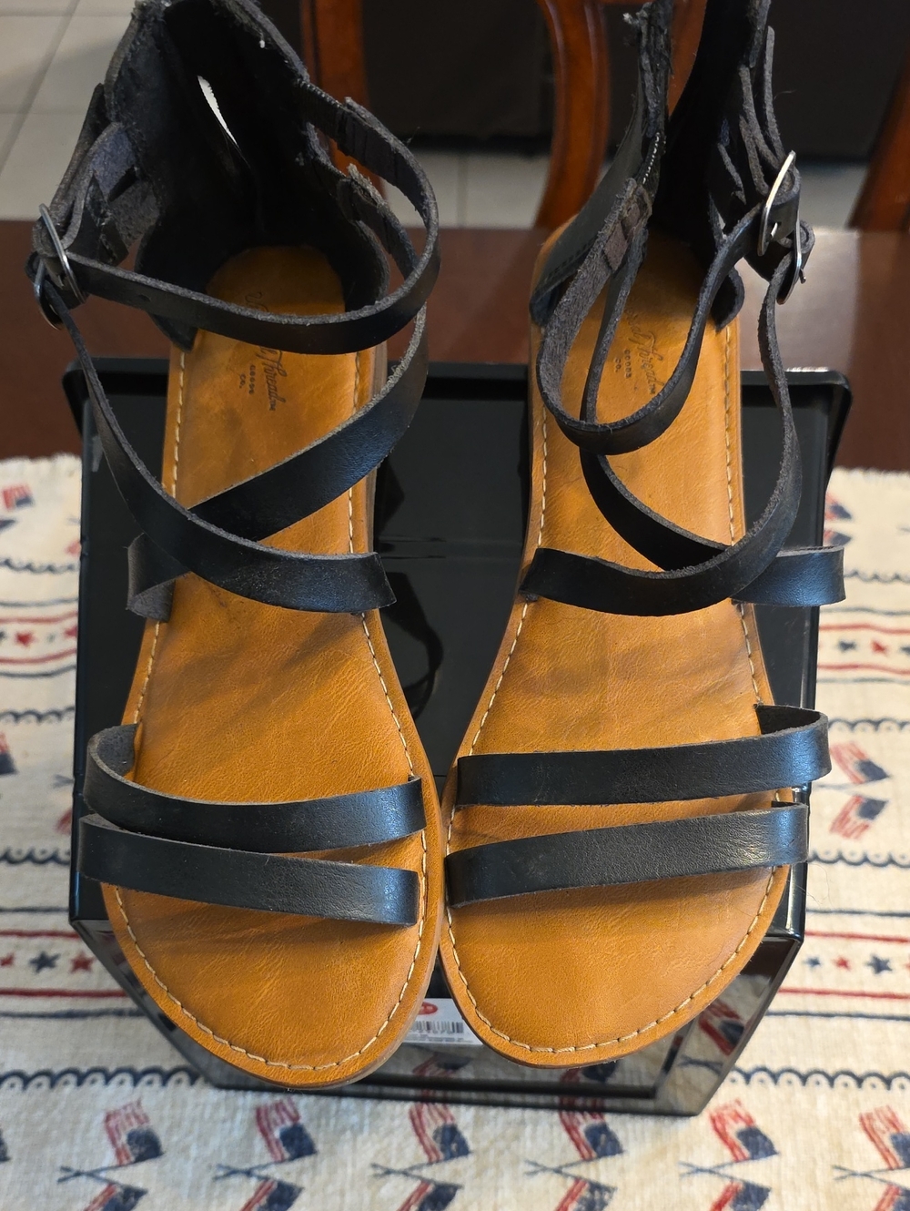 Universal Thread Black Strappy Women's Sandals with Tan Footbed